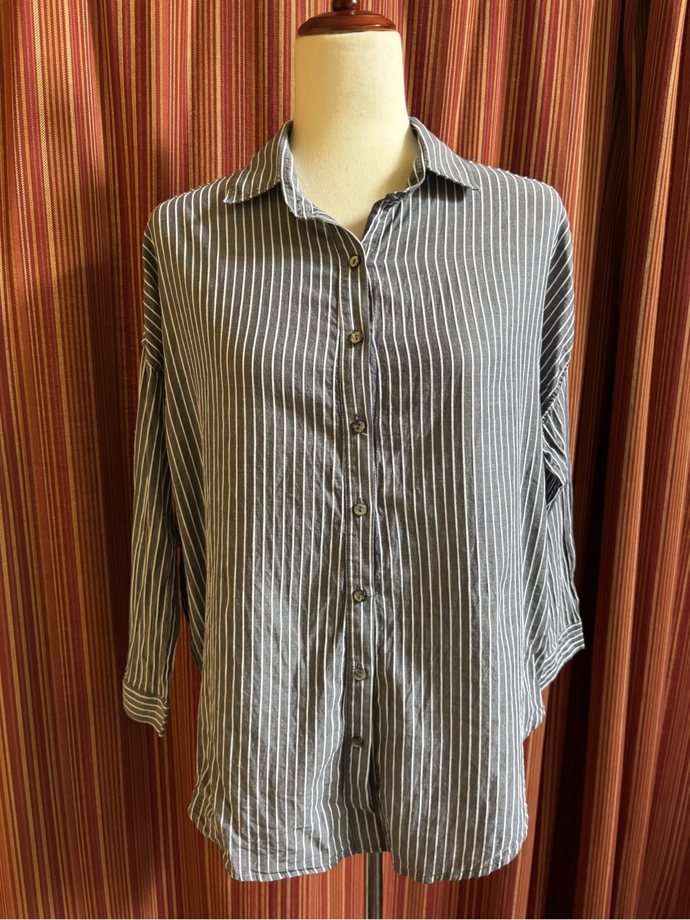 A Shirt thing Striped Gray Button-Up Shirt - Classic Long Sleeve. Small